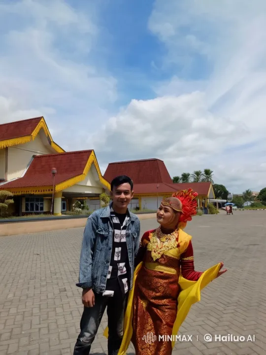 Traditional Architecture Setting: Couple Showcases Kungfu Skills – AI Generated Video | Hailuo AI