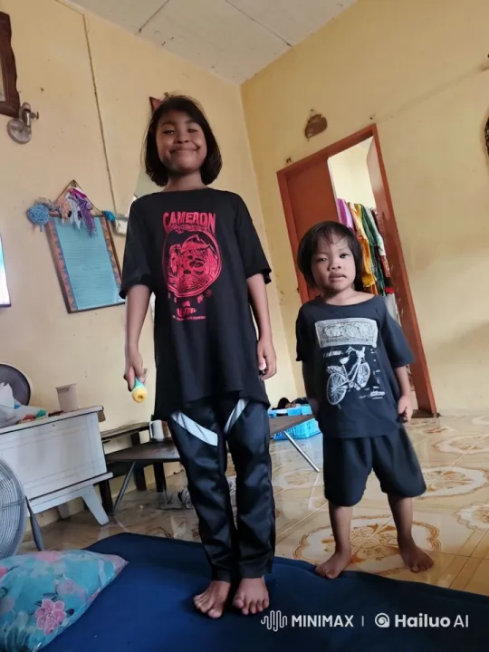 Children Emulate Kung Fu Masters in Home Setting – AI Generated Video | Hailuo AI