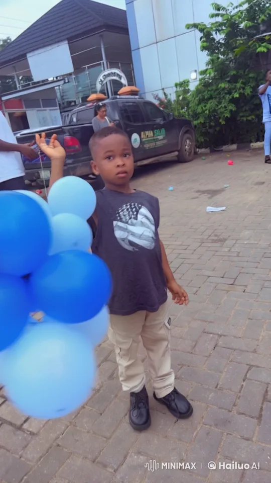 Child Practicing Kung Fu with Balloons in Outdoor Setting – AI Generated Video | Hailuo AI