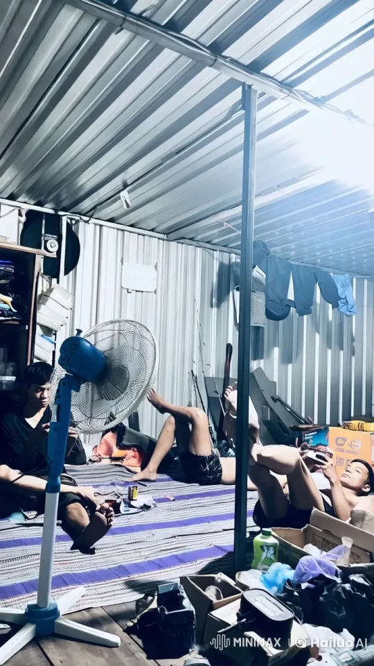 Live2D Kungfu Battle: Dynamic Fight in Cluttered Room – AI Generated Video | Hailuo AI