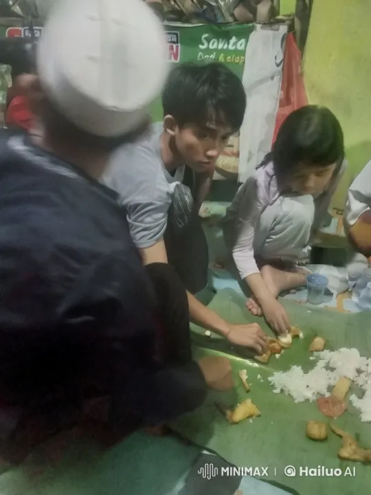 Three People Transform a Meal into a Kungfu Showdown – AI Generated Video | Hailuo AI