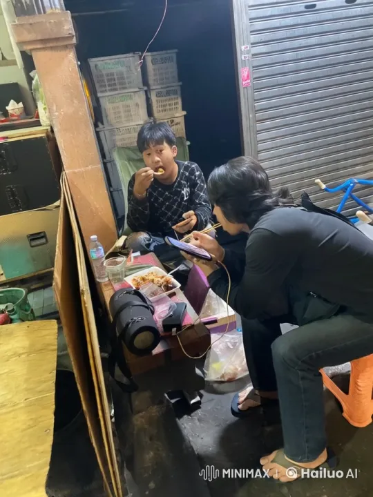 Intense Kung Fu Altercation in Confined Space – AI Generated Video | Hailuo AI