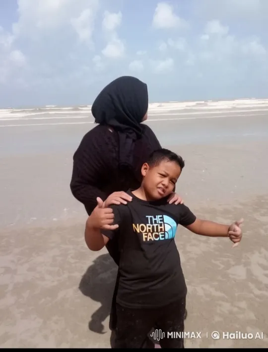 Beach Kung Fu Performance by Child with Supportive Woman – AI Generated Video | Hailuo AI
