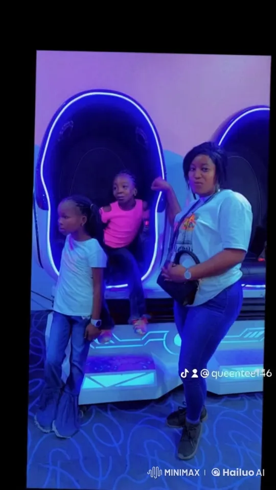 Futuristic Pod Kung Fu Choreography in Neon Amusement Center – AI Generated Video | Hailuo AI