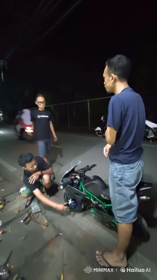 Kungfu Masters Repair Motorcycle on Nocturnal Street – AI Generated Video | Hailuo AI
