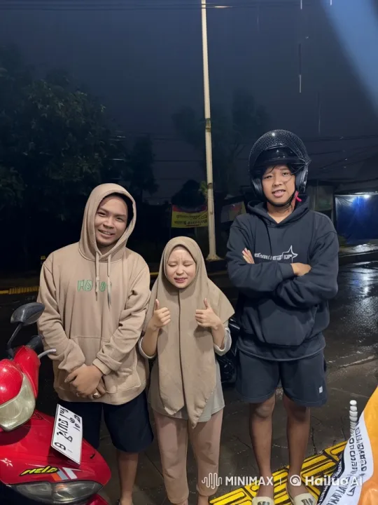 Live2D Animated Kung Fu Trio Battles Under the Rain – AI Generated Video | Hailuo AI