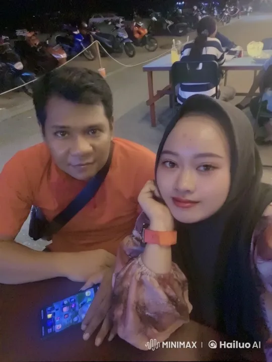 Nighttime Wing Chun Display at Outdoor Dining Scene – AI Generated Video | Hailuo AI