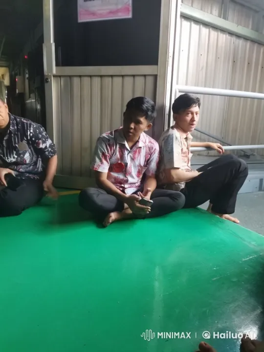 Intense Kungfu Fight in Industrial Setting – AI Generated Video | Hailuo AI