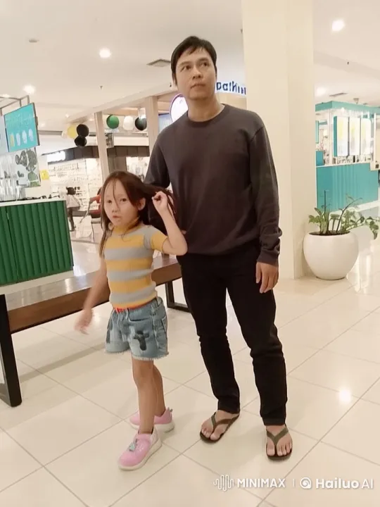 Live2D Animated Mall Scene: Man Watches Girl Perform Kung Fu – AI Generated Video | Hailuo AI