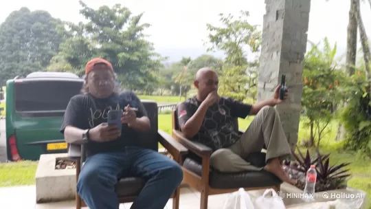 Two Men Share Affectionate Moment in Serene Outdoor Setting – AI Generated Video | Hailuo AI