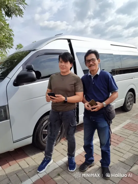 Kung Fu and Wing Chun Display in Front of Van – AI Generated Video | Hailuo AI