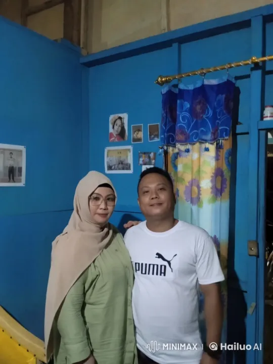Dynamic Kungfu Training in a Blue Room – AI Generated Video | Hailuo AI