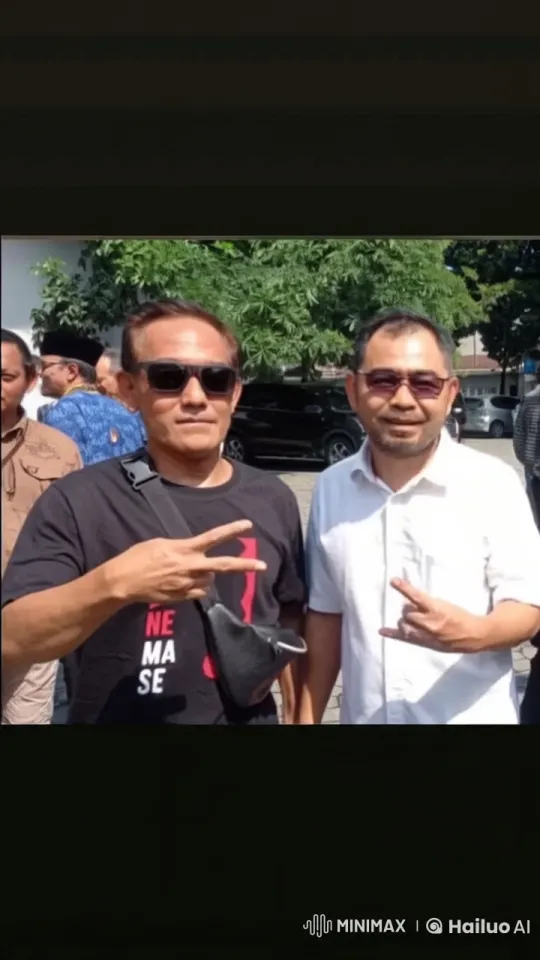 Peaceful Men Transform into Kung Fu Fighters in Live2D Video – AI Generated Video | Hailuo AI
