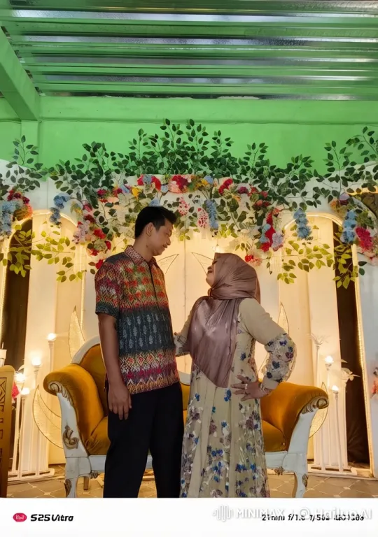 Traditional Attired Couple Spar Playfully in Festive Live2D Video – AI Generated Video | Hailuo AI