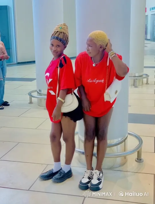Friends Perform Stunning Kung-Fu in Shopping Mall – AI Generated Video | Hailuo AI