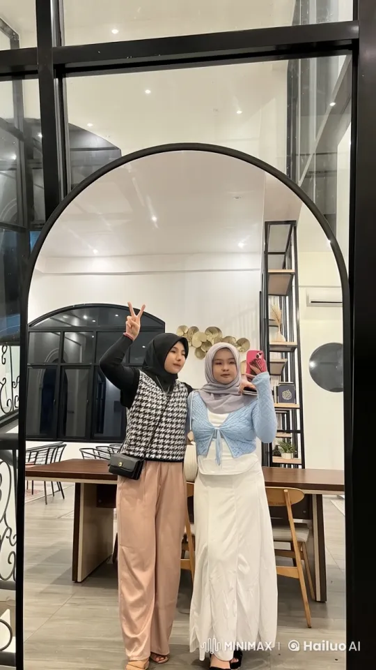 Women in Hijabs Showcase Fashion and Martial Arts Poses in Live2D Video – AI Generated Video | Hailuo AI