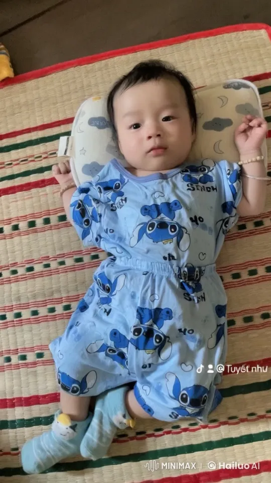 Baby's Playful Martial Arts Display with Sound Effects – AI Generated Video | Hailuo AI