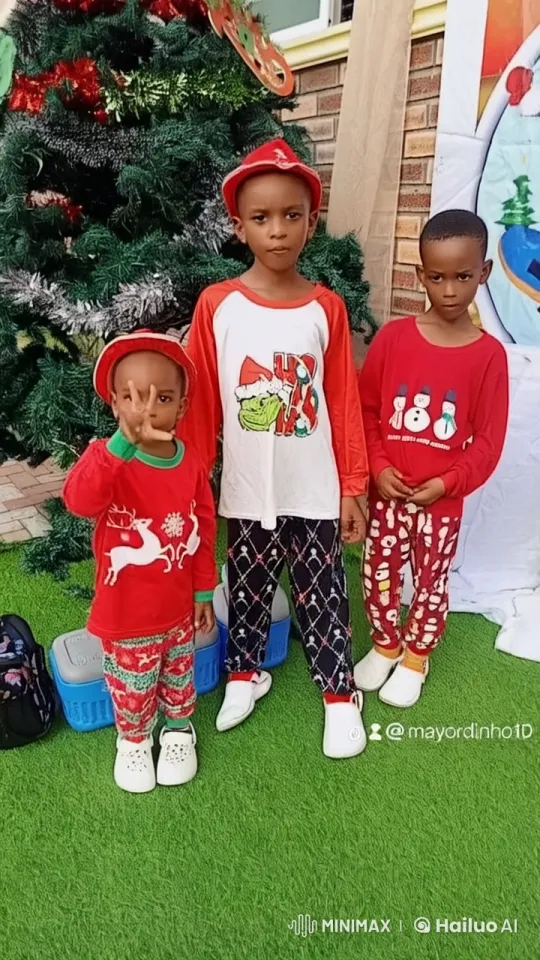 Christmas Spirit: Festive Children's Kung Fu Fight – AI Generated Video | Hailuo AI