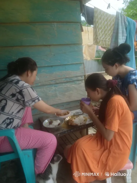 Women Enjoy Meal Before Transitioning to Kung Fu in Live2D Video – AI Generated Video | Hailuo AI