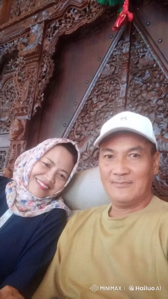 Affectionate Couple Sharing a Moment of Tenderness – AI Generated Video | Hailuo AI