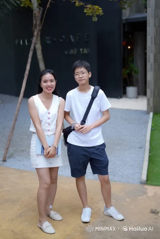 Young Couple's Lively Kung Fu Battle in Modern Setting – AI Generated Video | Hailuo AI