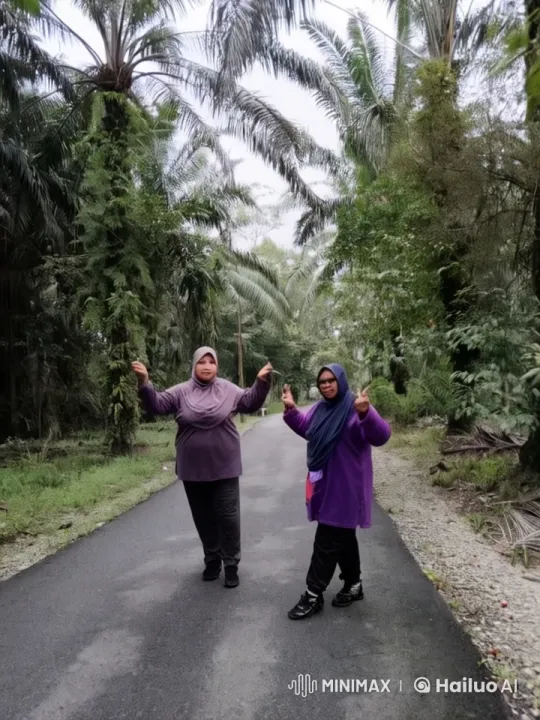 Kung Fu Women Perform in Peaceful Palm Grove – AI Generated Video | Hailuo AI
