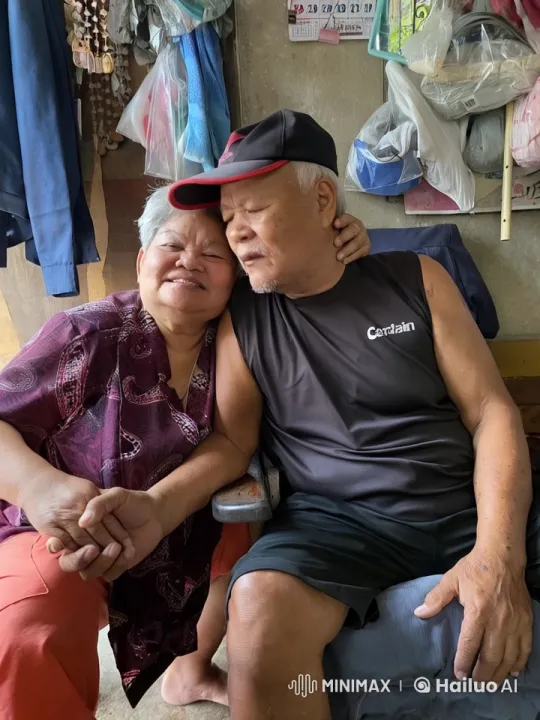 Elderly Couple's Intimate Moment in Cozy Home Setting – AI Generated Video | Hailuo AI