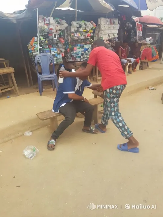 Market Scene: Man Adjusts Another's Towel – AI Generated Video | Hailuo AI