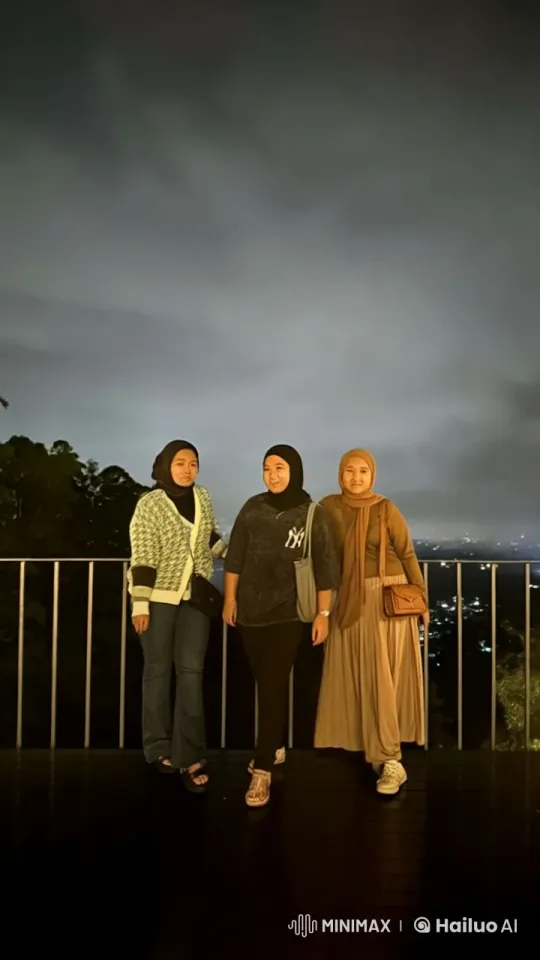 Three Women Perform Kung Fu on Balcony in Live2D Video – AI Generated Video | Hailuo AI