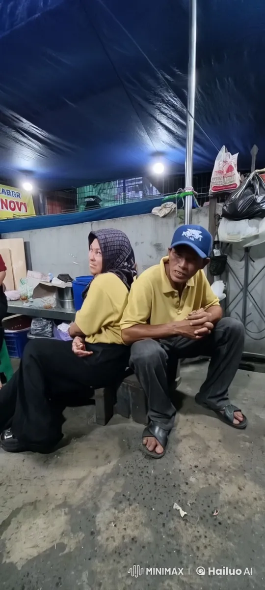 Elderly Couple's Whimsical Kungfu Battle in Street Food Stall – AI Generated Video | Hailuo AI