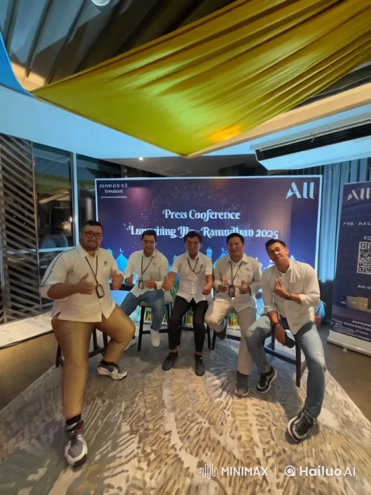 Live2D Press Conference: Dynamic Kungfu Fight in Professional Setting – AI Generated Video | Hailuo AI