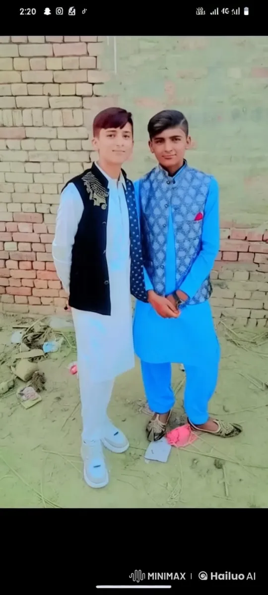 Traditional Attire: Two Men's Playful Fight in Live2D Animation – AI Generated Video | Hailuo AI