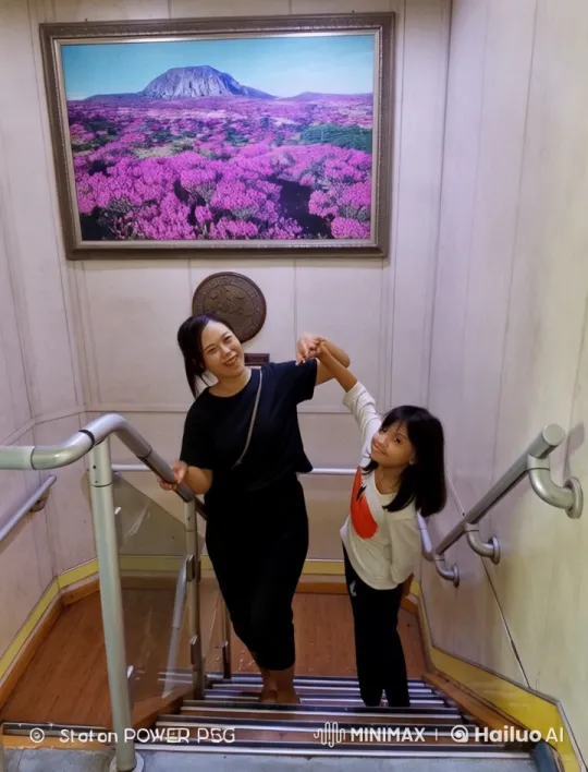 Playful Kung Fu Interaction on Stairs with Vibrant Background – AI Generated Video | Hailuo AI