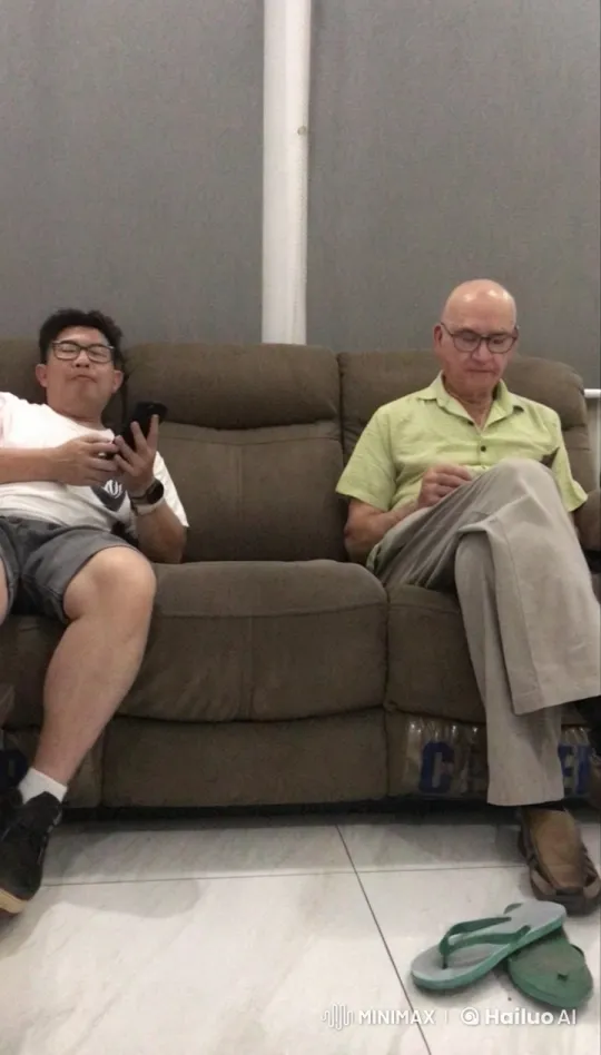Men Transition from Couch to Practicing Kung Fu – AI Generated Video | Hailuo AI