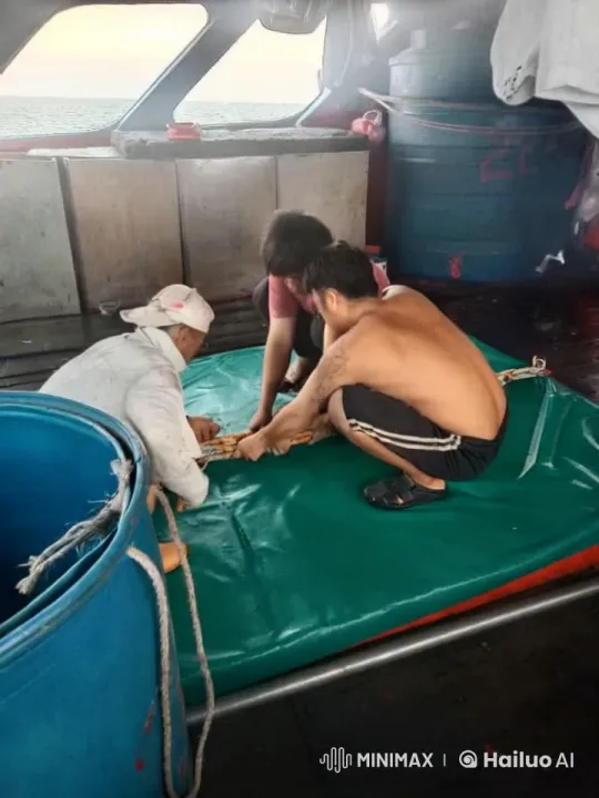 Kungfu Masters Engage in Intense Shipboard Fight – AI Generated Video | Hailuo AI