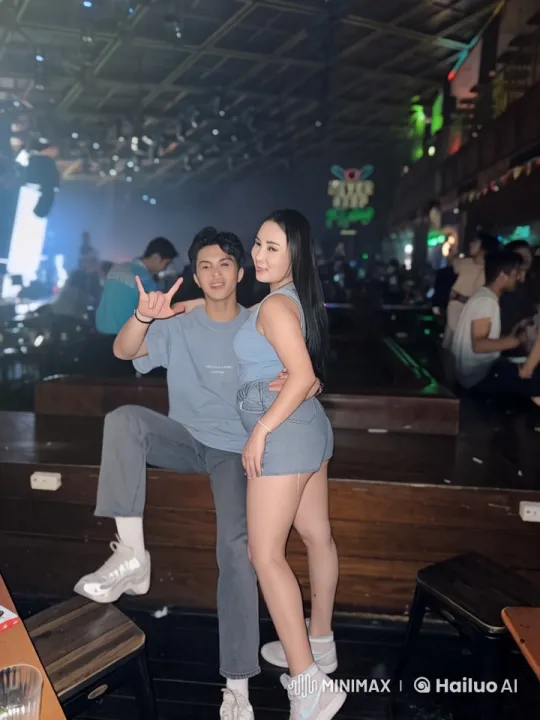 Live2D Animated Kungfu Fight in Vibrant Club Setting – AI Generated Video | Hailuo AI