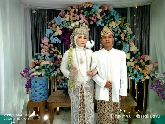 Traditional Wedding Attire Kung Fu Battle in Live2D – AI Generated Video | Hailuo AI
