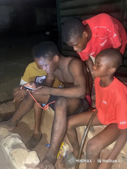 Children's Excitement Around Smartphone at Night – AI Generated Video | Hailuo AI