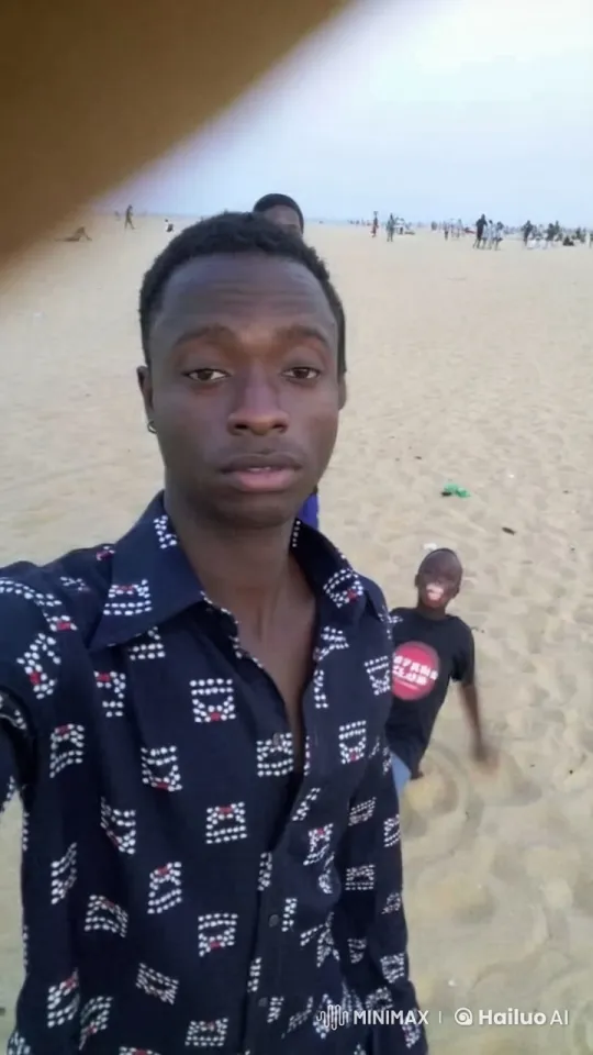 Beach Selfie with Active Background – AI Generated Video | Hailuo AI