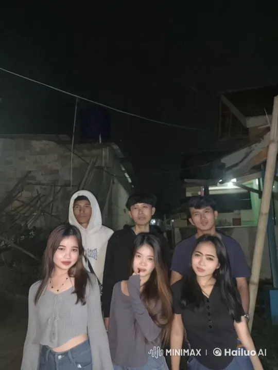Urban Night Scene: Animated Friends and Kung Fu Showdown – AI Generated Video | Hailuo AI