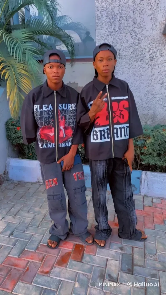 Young Pair Showcases Synchronized Kung Fu Skills – AI Generated Video | Hailuo AI
