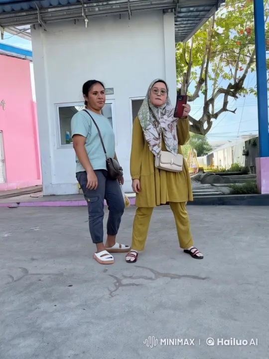 Live2D Video: Woman in Mustard Outfit Performs Kung Fu – AI Generated Video | Hailuo AI