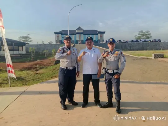 Animated Officers Perform Kungfu in Scenic Setting – AI Generated Video | Hailuo AI