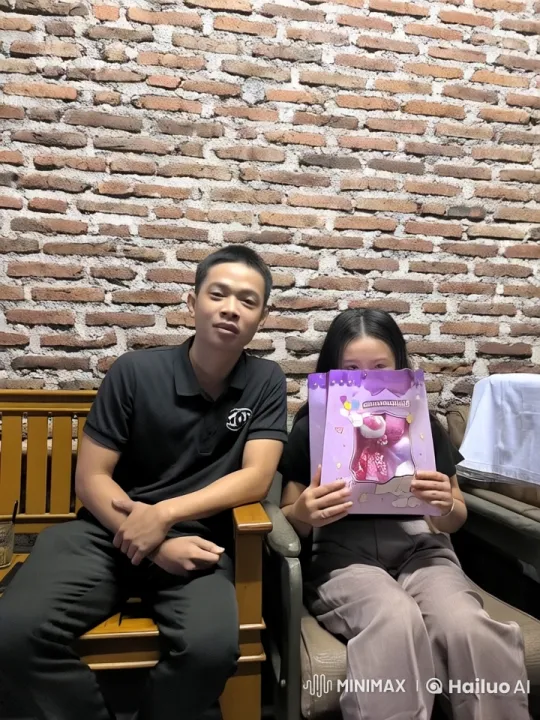 Wing Chun Practitioners Perform Dynamic Kungfu on Bench – AI Generated Video | Hailuo AI