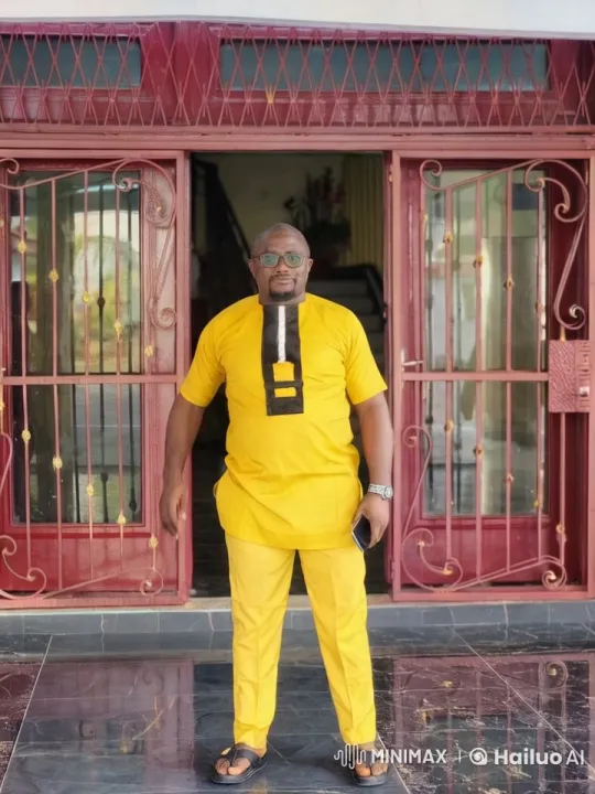 Kung-Fu Master Showcases Skills in Front of Red Gate – AI Generated Video | Hailuo AI