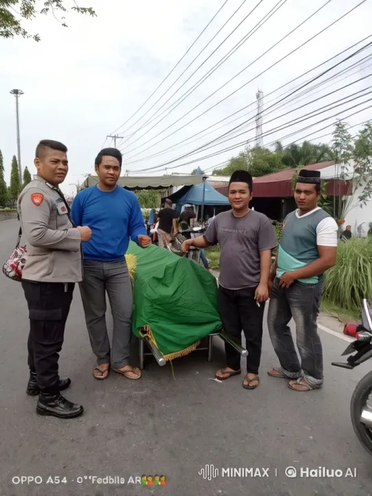 Four Men Gathered in Support at Street-side Cart – AI Generated Video | Hailuo AI