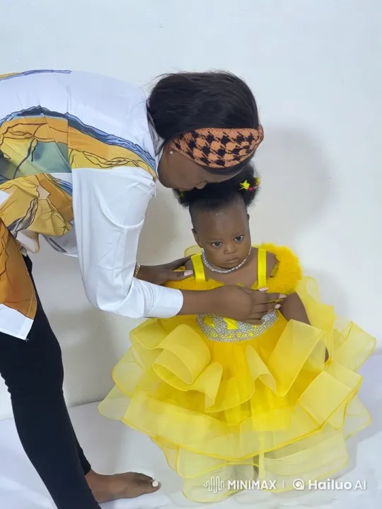 Woman and Child Prepare for Kung Fu in Vibrant Outfits – AI Generated Video | Hailuo AI
