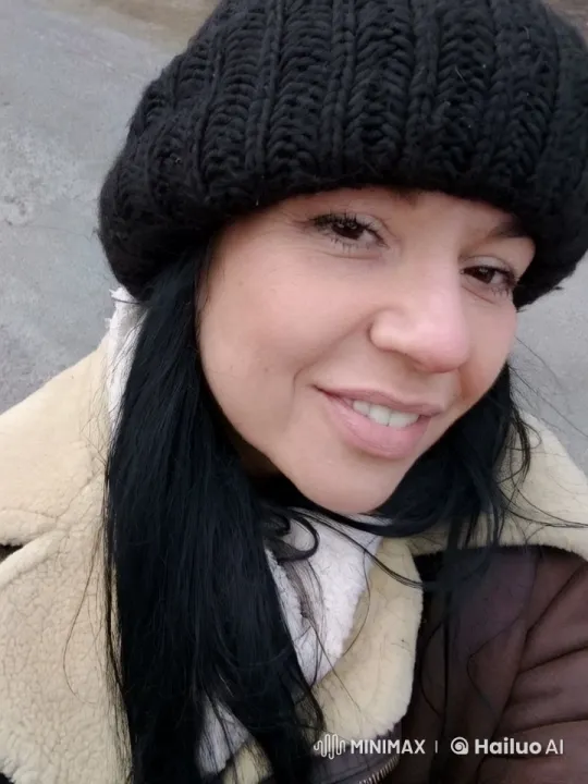 Winter Romance: Close-up of Intimate Moments – AI Generated Video | Hailuo AI