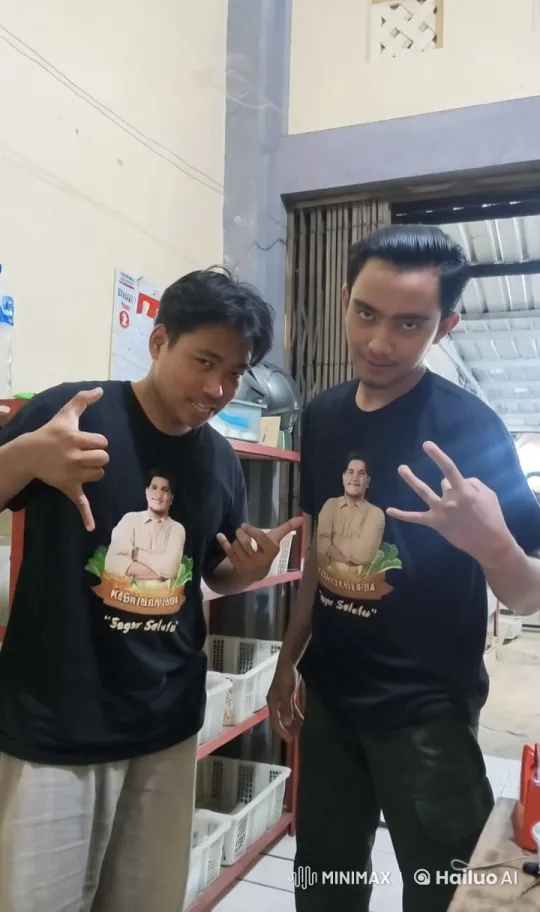 Fun and Energetic Exchange in 'KEDAI SAYUR24' Room – AI Generated Video | Hailuo AI