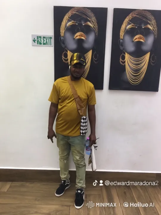Casually Dressed Man Demonstrates Kung Fu in Art Gallery – AI Generated Video | Hailuo AI